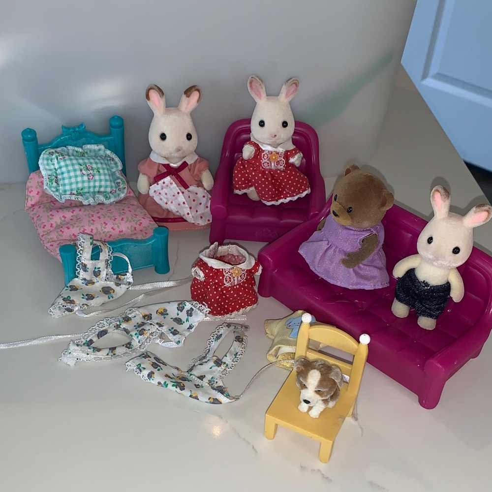 Calico critters and li’l woodzeez  Playset with Furniture and Accessories